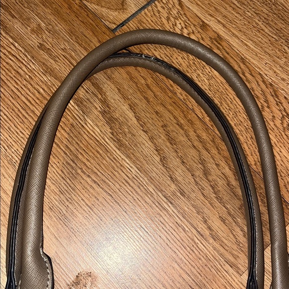 Stylish Tan Handbag with Red and Black Stripe - Picture 3 of 6